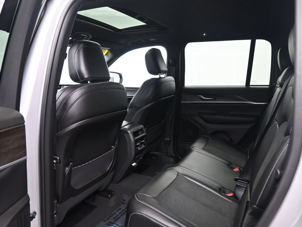 New 2026 Jeep Grand Cherokee Altitude AWD/4WD image 28