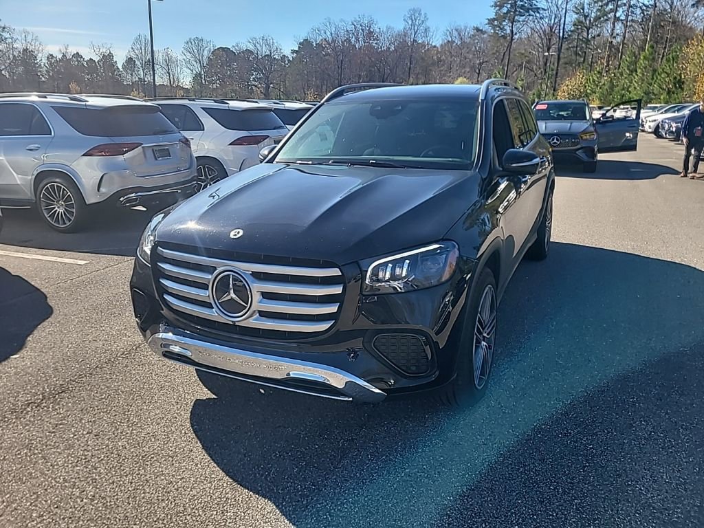 Used 2025 Mercedes-Benz GLS 450 4MATIC image 3