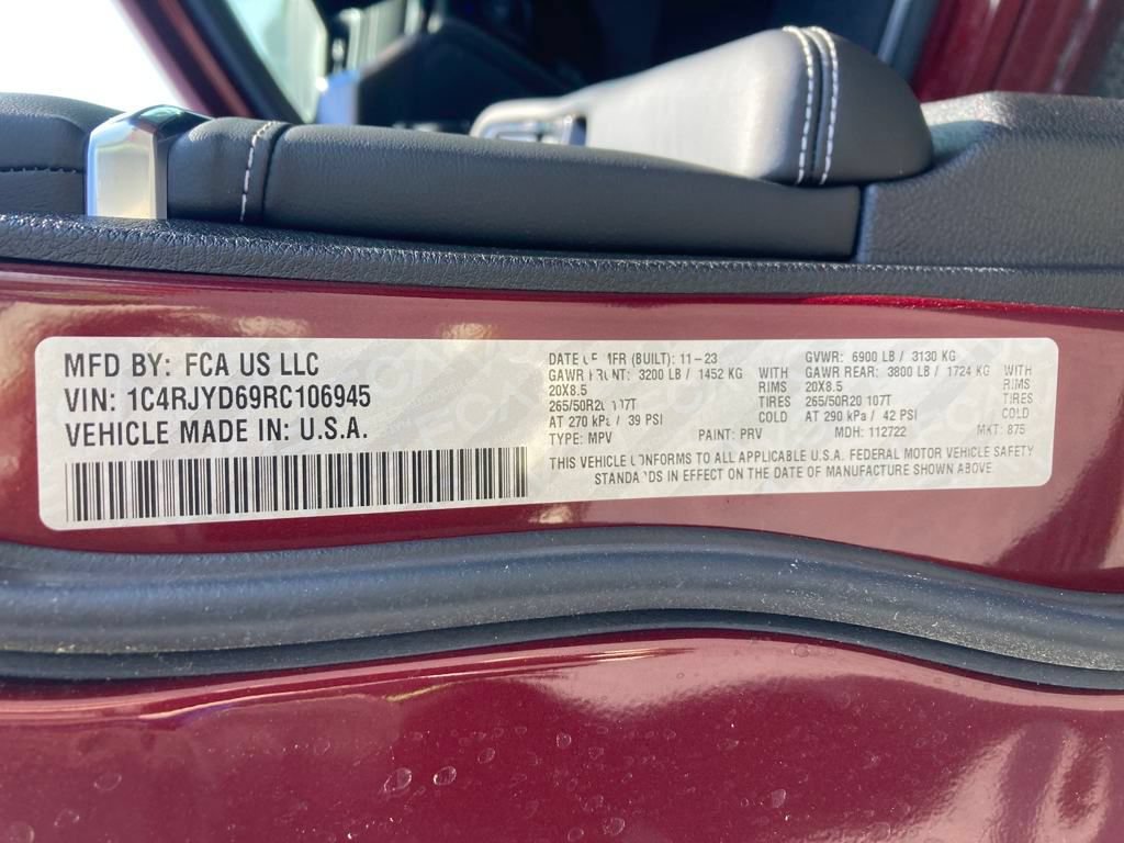 New 2024 Jeep Grand Cherokee Overland w/ Advanced Protech Group III AWD/4WD image 31