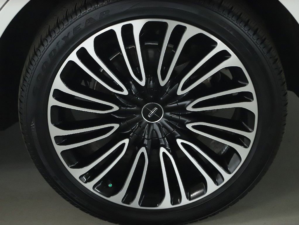 Certified 2023 Lincoln Aviator Black Label w/ Class IV Trailer Tow Package AWD/4WD image 40