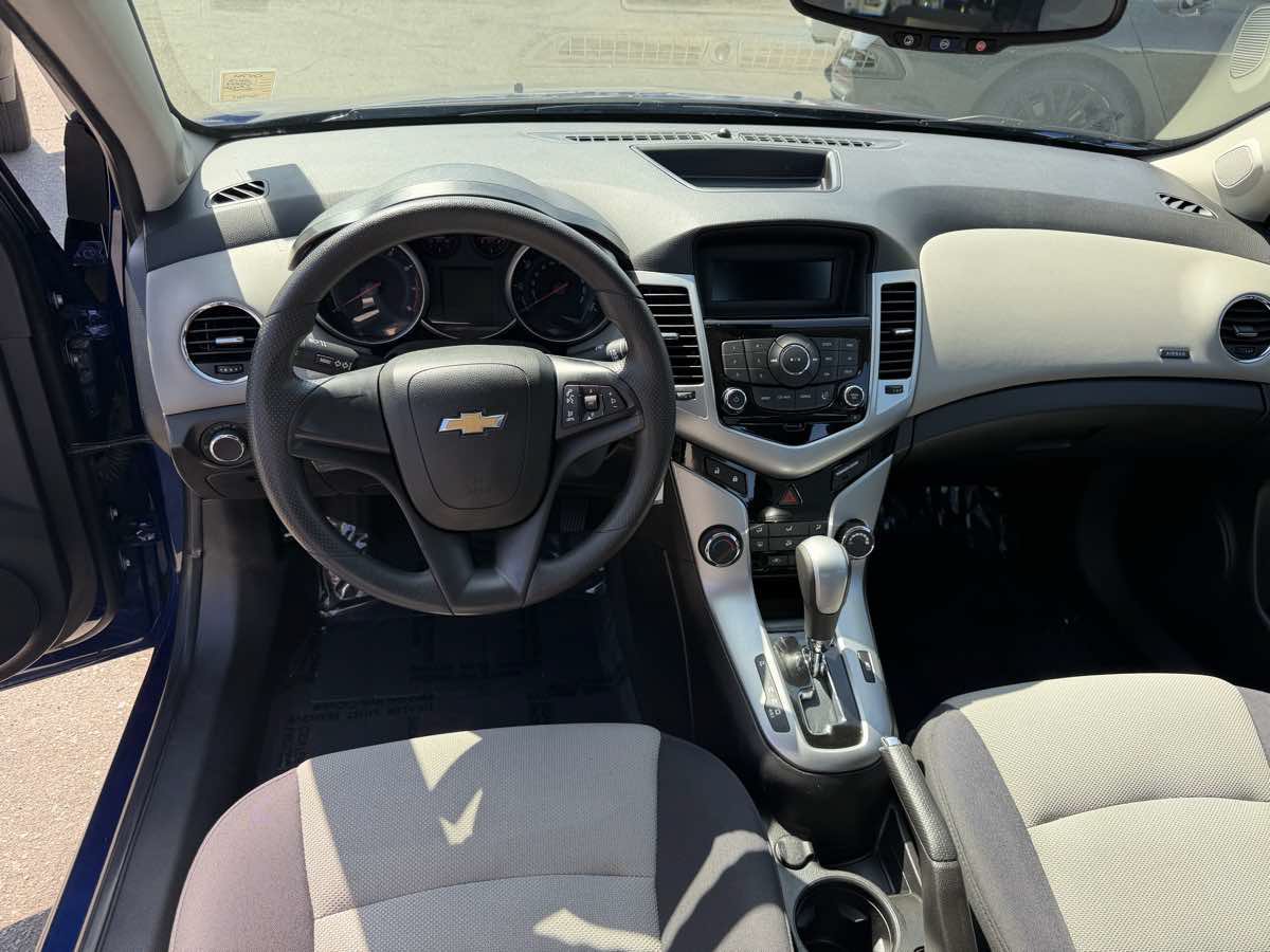 Used 2013 Chevrolet Cruze LS FWD image 10