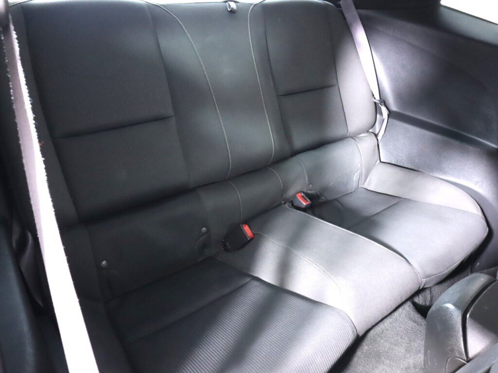 Used 2015 Chevrolet Camaro LT RWD image 31