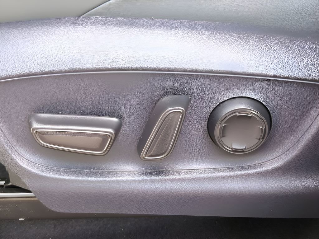 Used 2025 Toyota Tacoma Trailhunter image 19