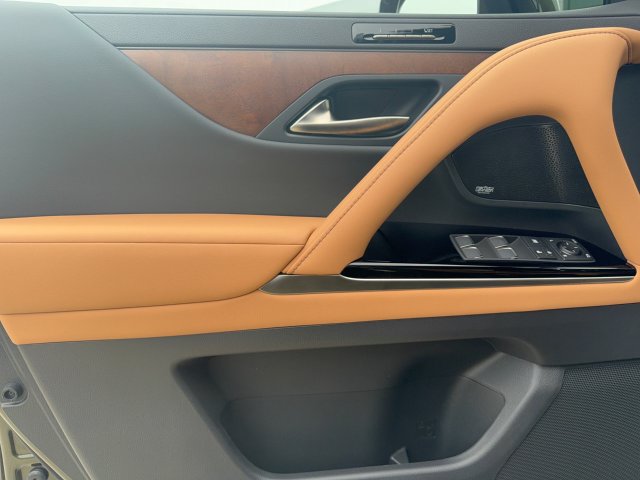 New 2026 Lexus LX 600 4WD w/ Luxury Package image 12