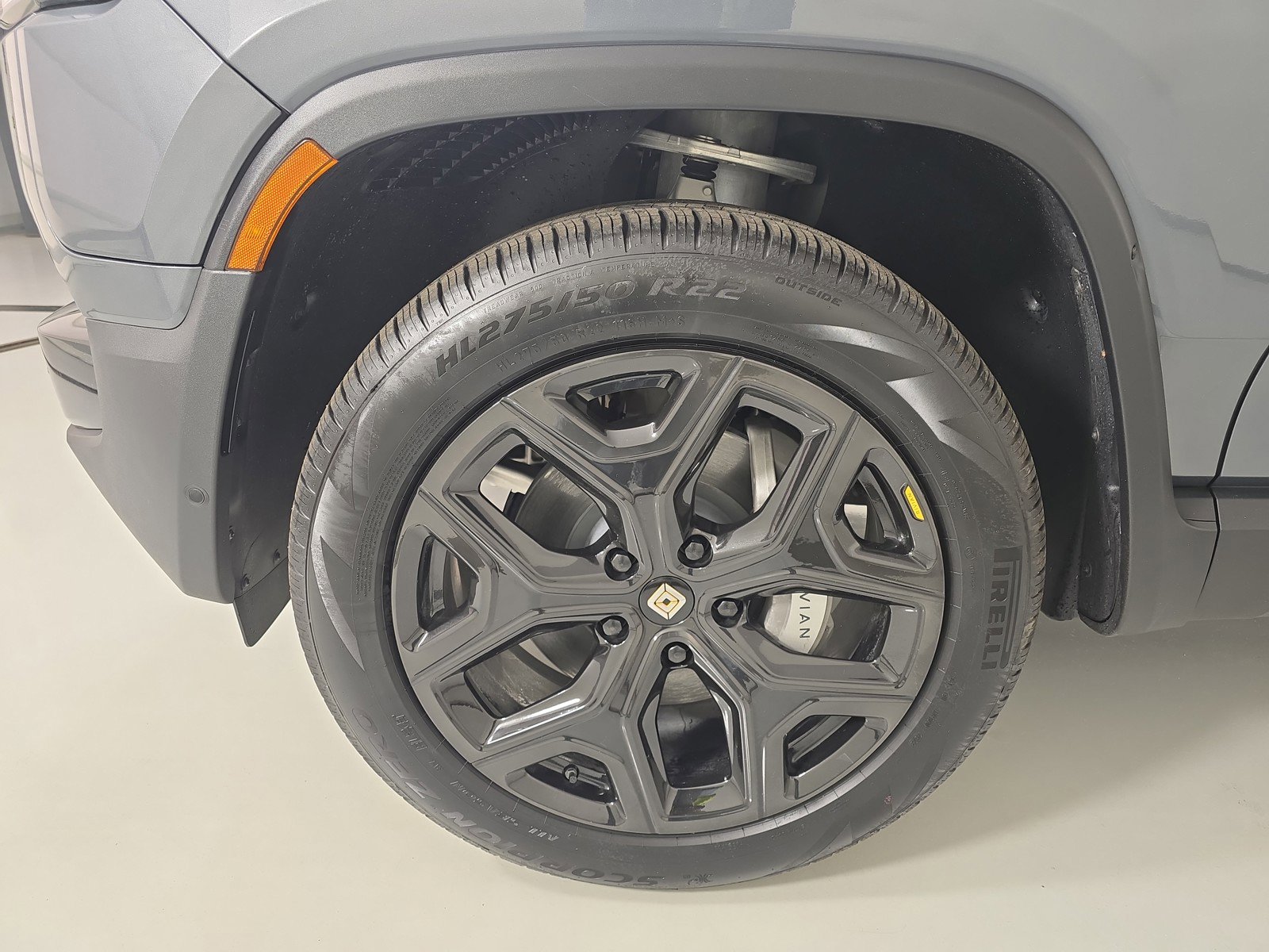 Used 2023 Rivian R1S Adventure image 9
