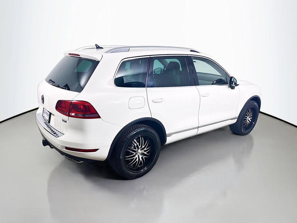 Used 2011 Volkswagen Touareg Sport image 7
