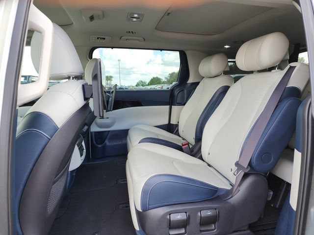 Certified 2025 Kia Carnival SX Prestige FWD image 18