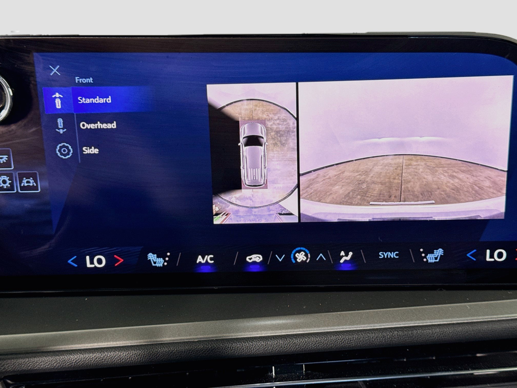 Used 2024 Chevrolet Traverse LT w/ Trailering Package FWD image 16