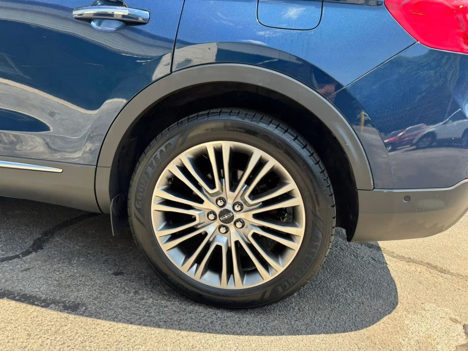 Used 2017 Lincoln MKX Reserve w/ Driver Assistance Package AWD/4WD image 10
