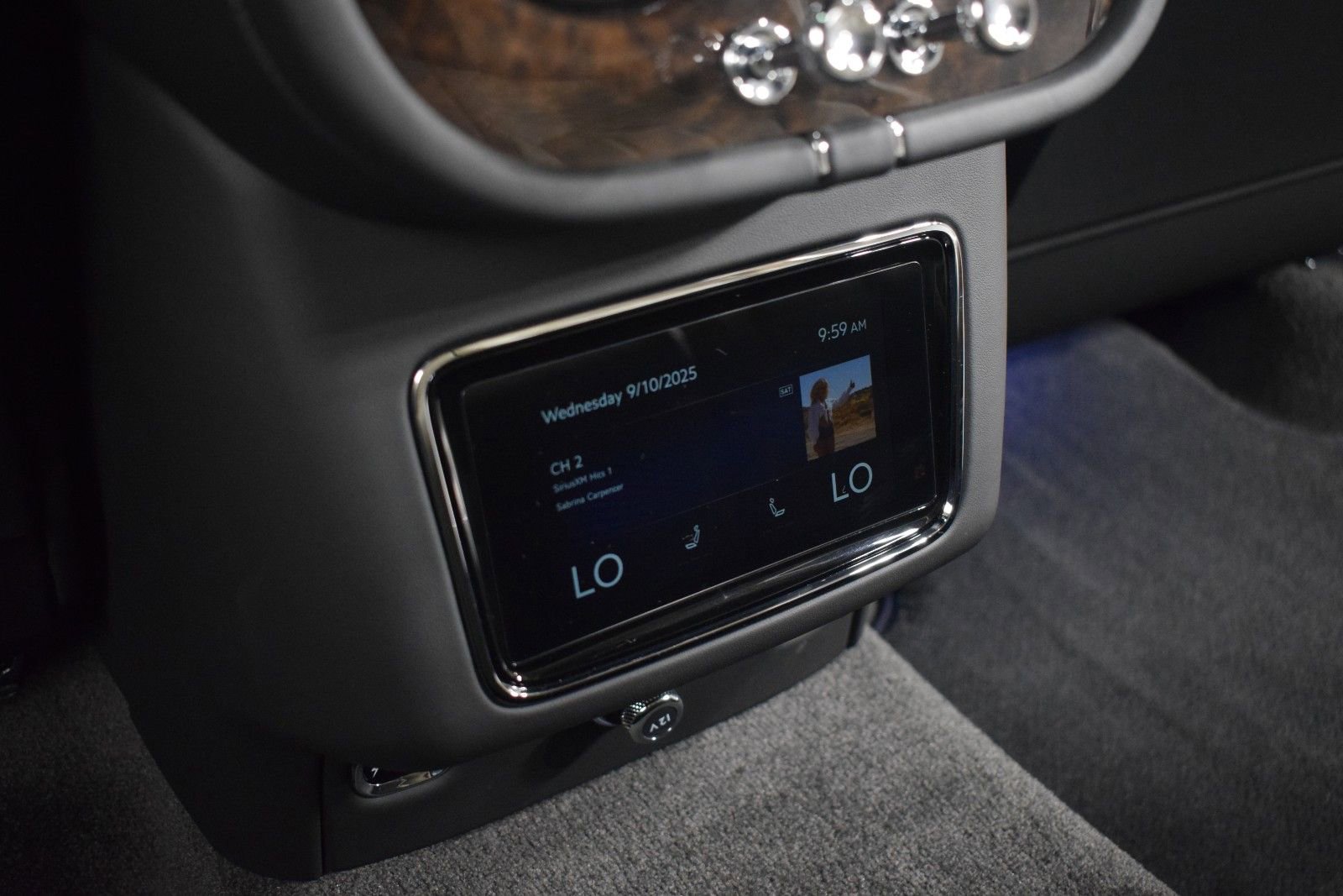 New 2025 Bentley Bentayga AWD/4WD image 21