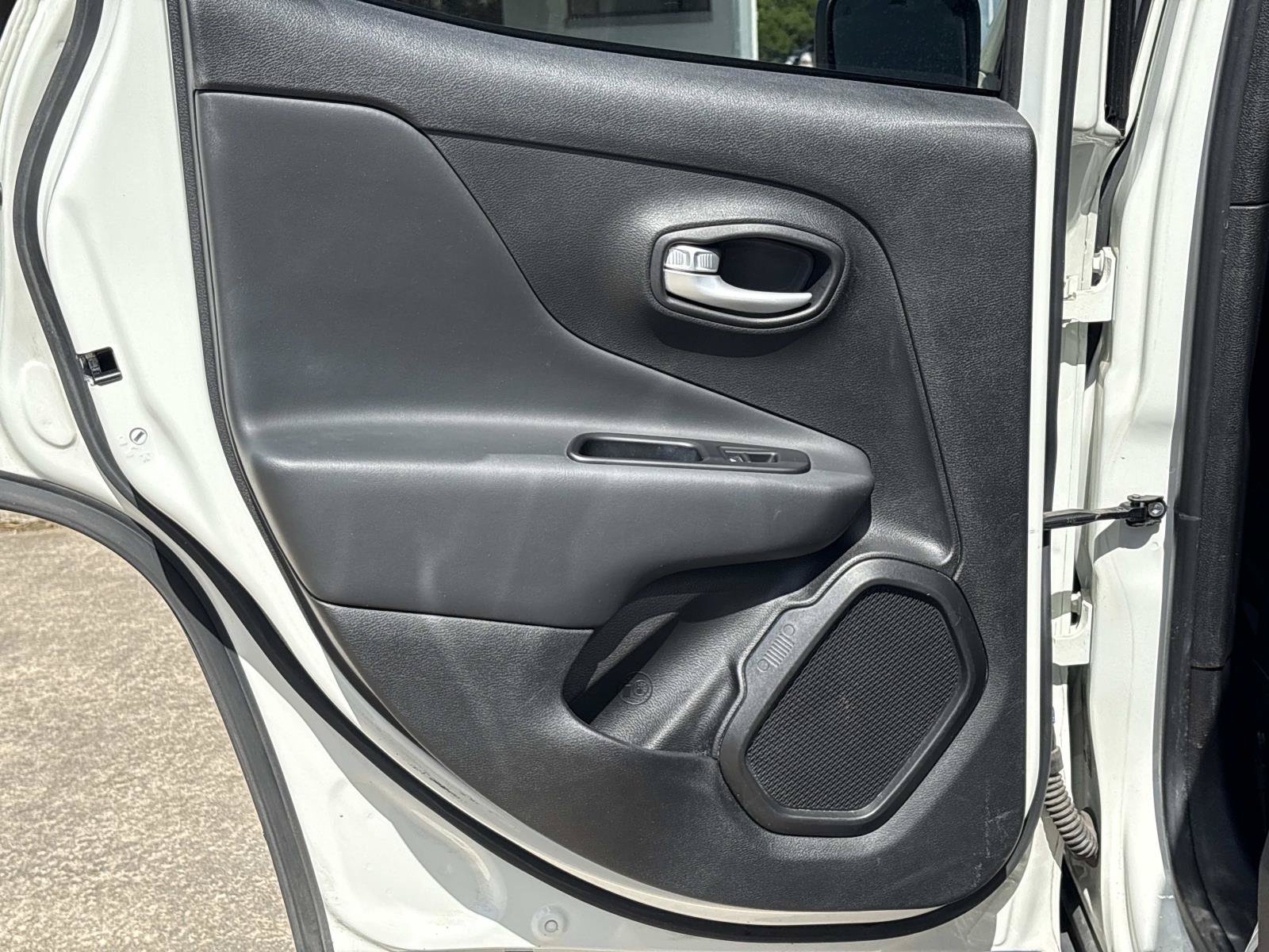 Certified 2023 Jeep Renegade Latitude AWD/4WD image 11