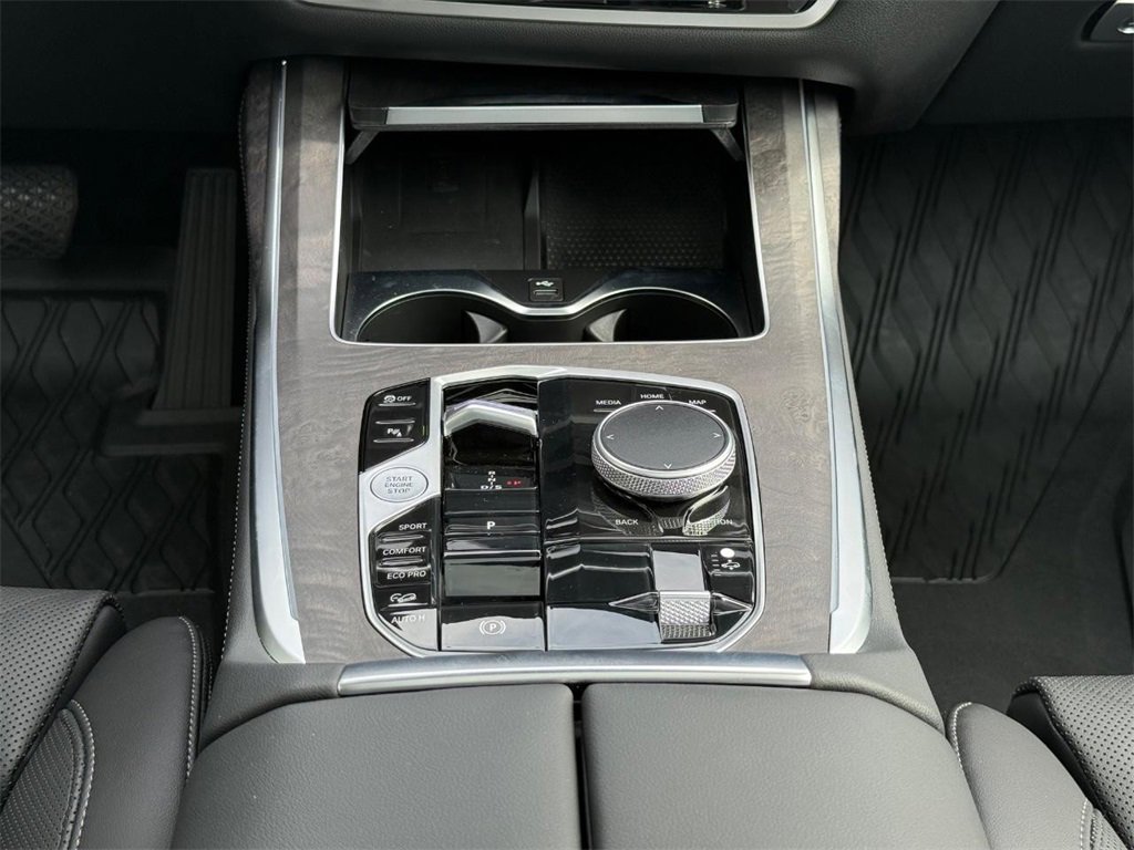 New 2025 BMW X7 xDrive40i w/ Premium Package image 9