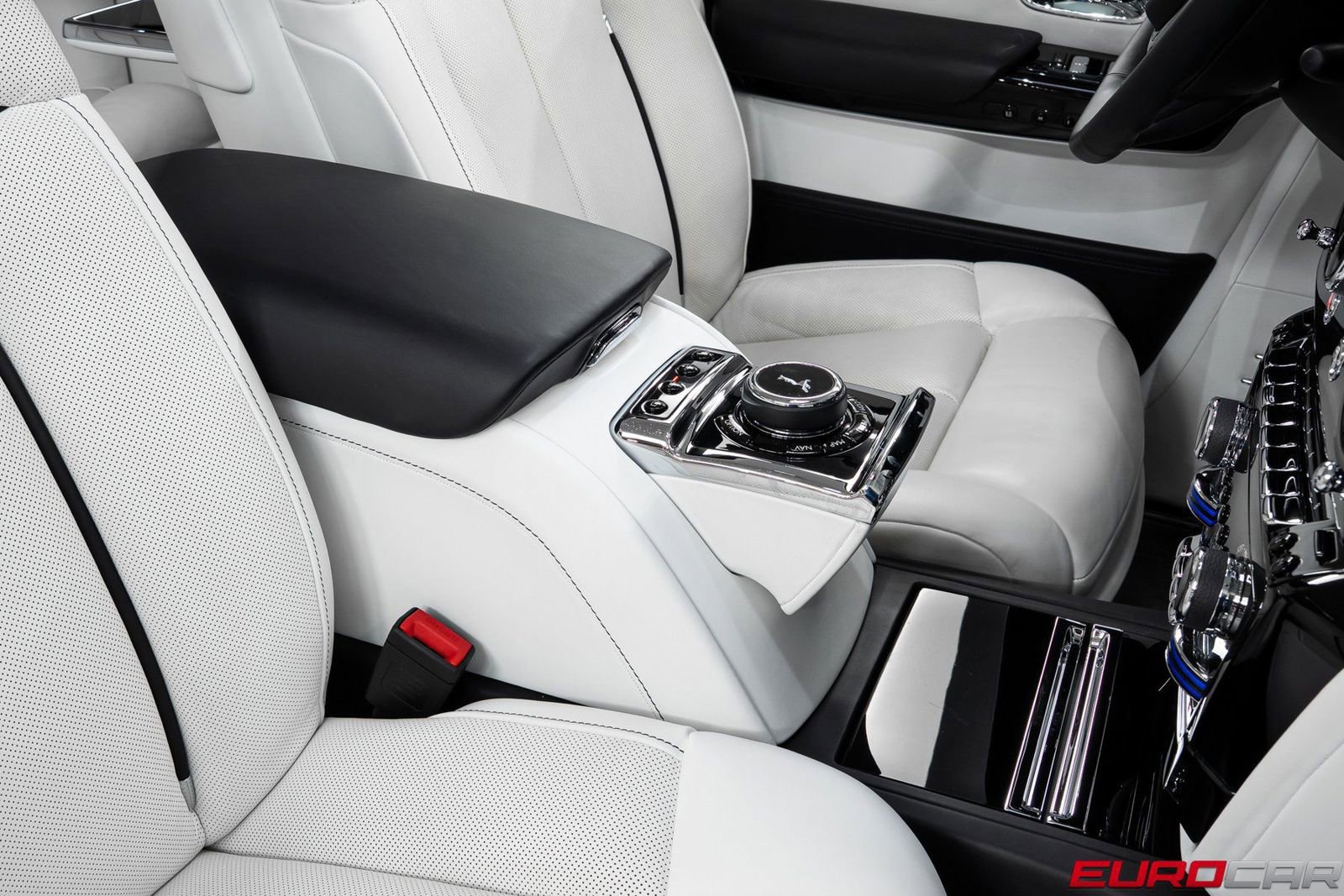 Used 2023 Rolls-Royce Phantom Sedan w/ The Phantom Package image 34