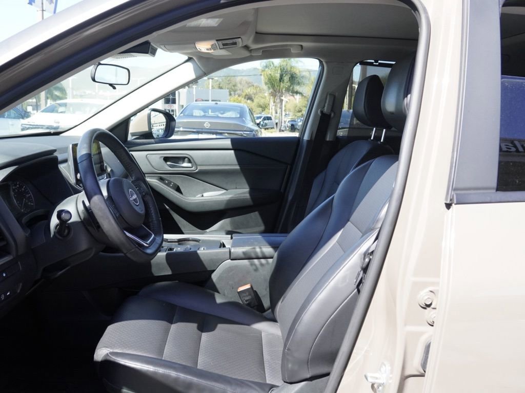 Certified 2024 Nissan Rogue SV w/ SV Premium Package FWD image 14