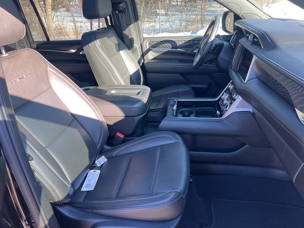 Used 2022 GMC Yukon XL Denali image 41