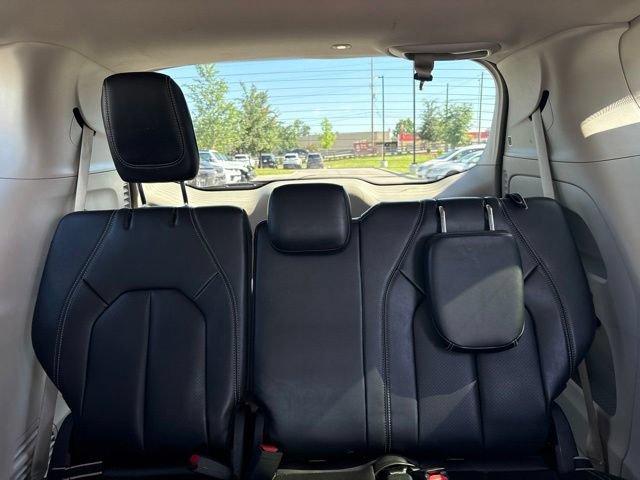 Used 2023 Chrysler Pacifica Touring-L FWD image 17