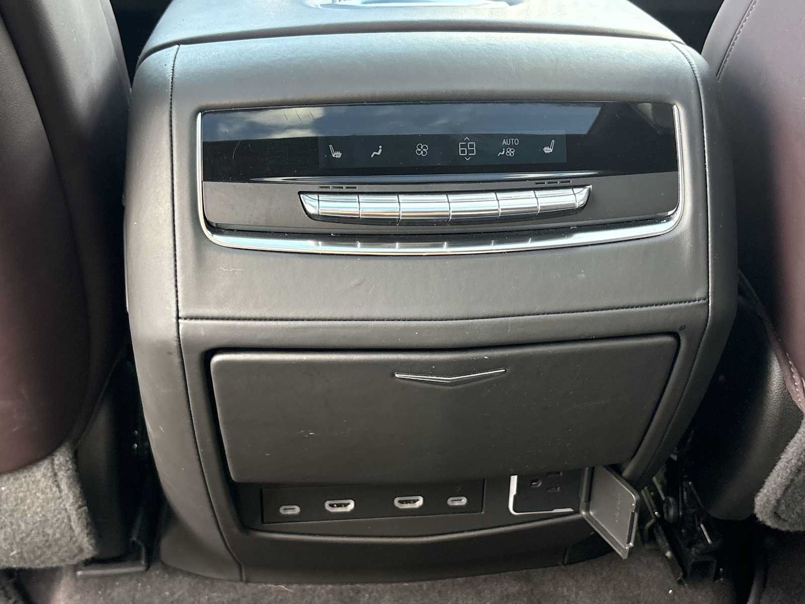 Used 2023 Cadillac Escalade Sport Platinum AWD/4WD image 22