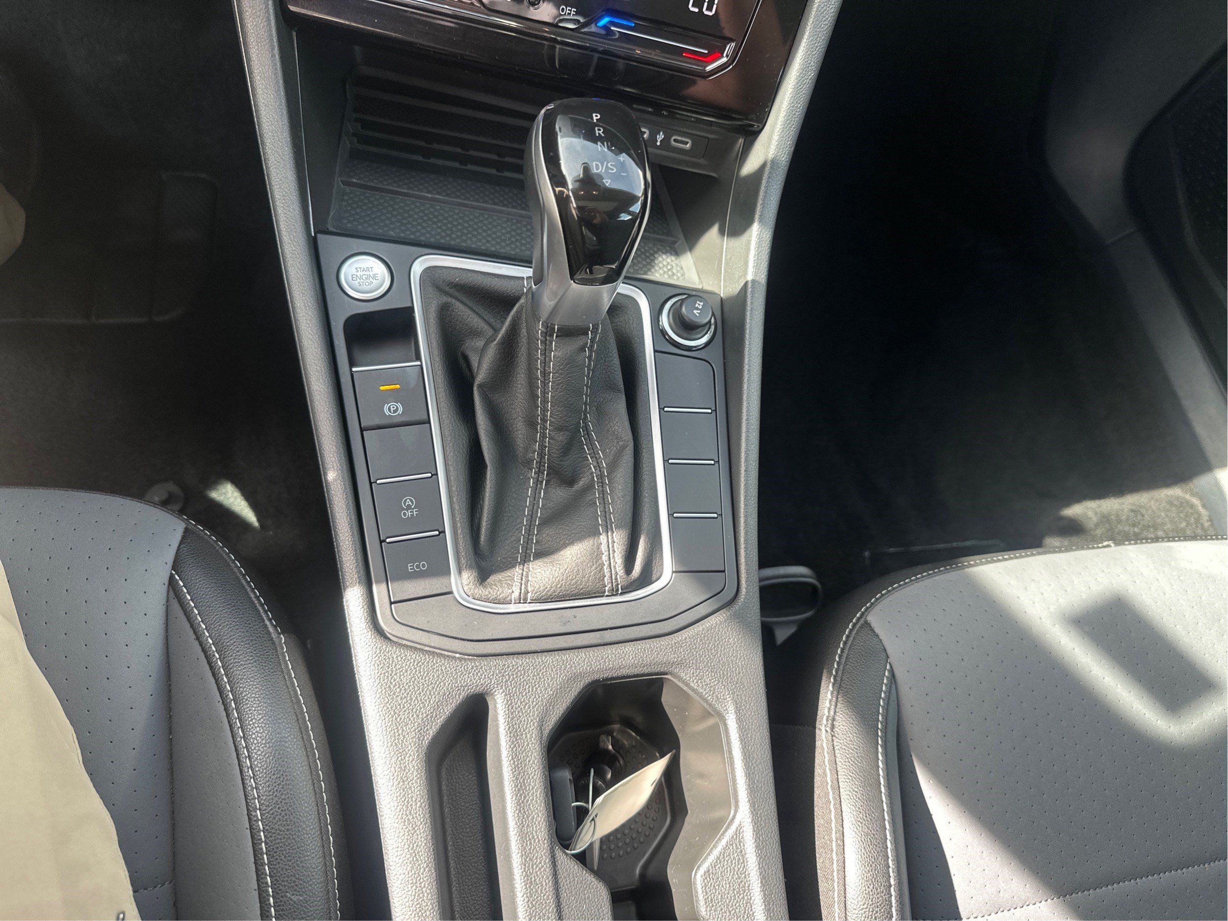 Used 2025 Volkswagen Jetta SE FWD image 15