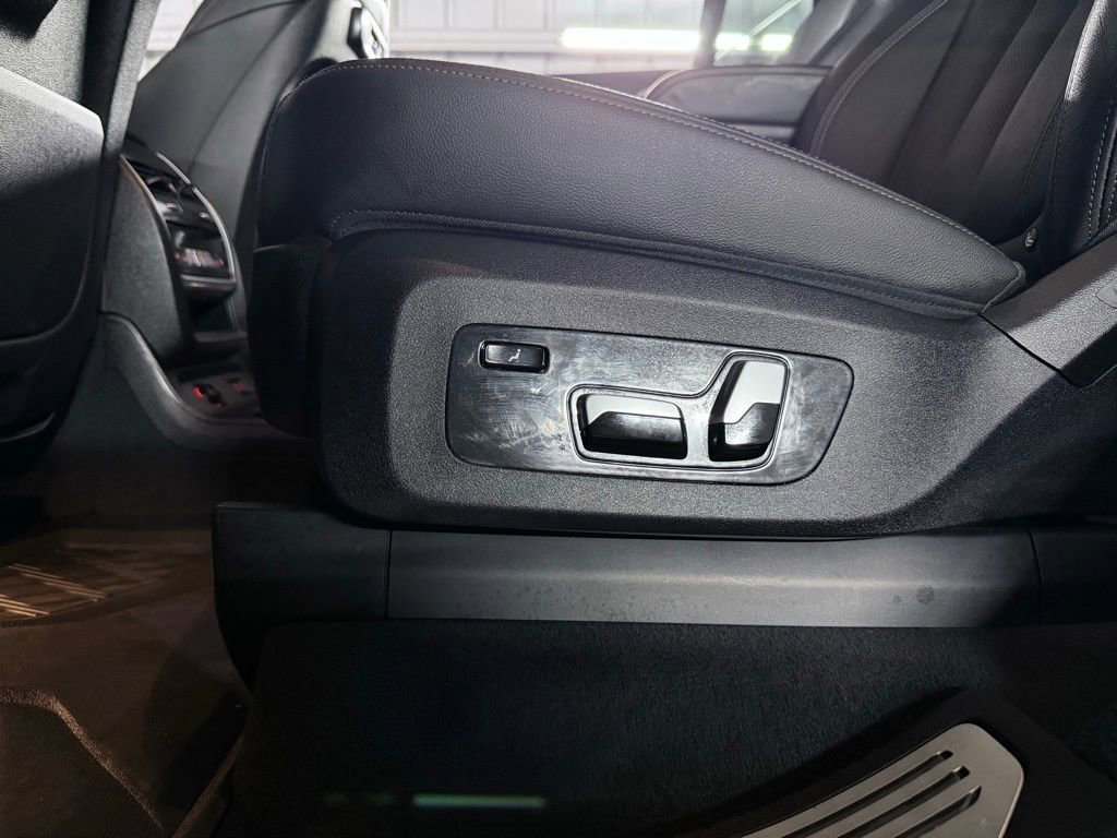 Used 2021 BMW X7 xDrive40i w/ M Sport Package AWD/4WD image 31