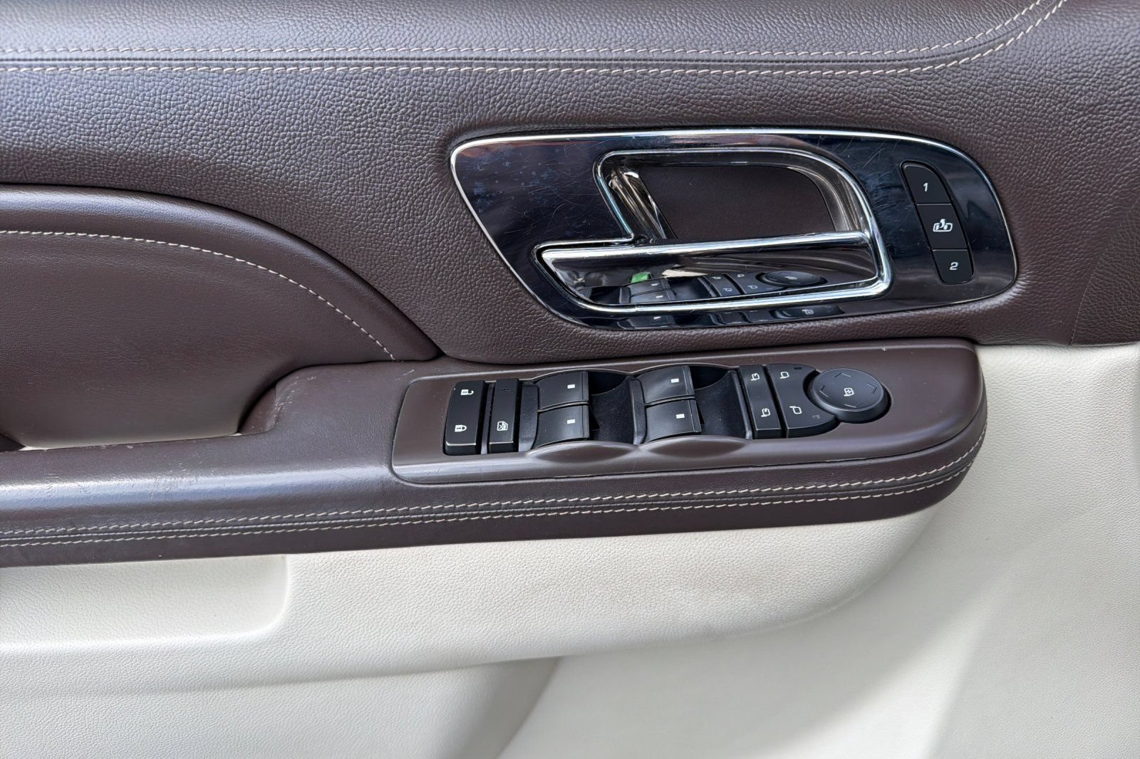 Used 2013 Cadillac Escalade ESV Platinum AWD/4WD image 12