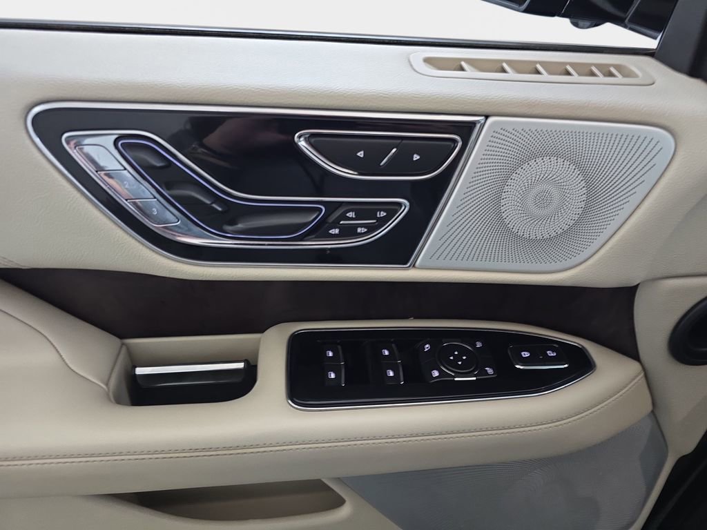 Used 2018 Lincoln Navigator L Reserve w/ Technology Package AWD/4WD image 28