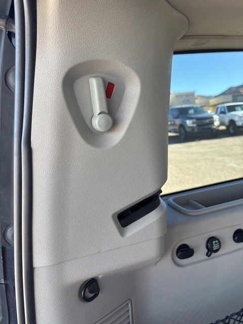 Used 2006 Jeep Commander Limited image 36