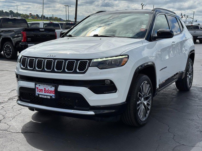 Used 2023 Jeep Compass Limited w/ Elite Group AWD/4WD image 8
