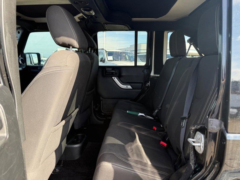 Used 2016 Jeep Wrangler Unlimited Sahara w/ Connectivity Group image 11