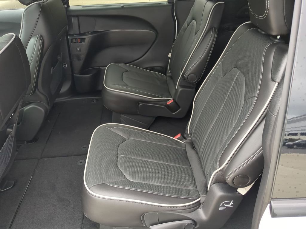 New 2026 Chrysler Pacifica Limited w/ S Appearance Package image 15