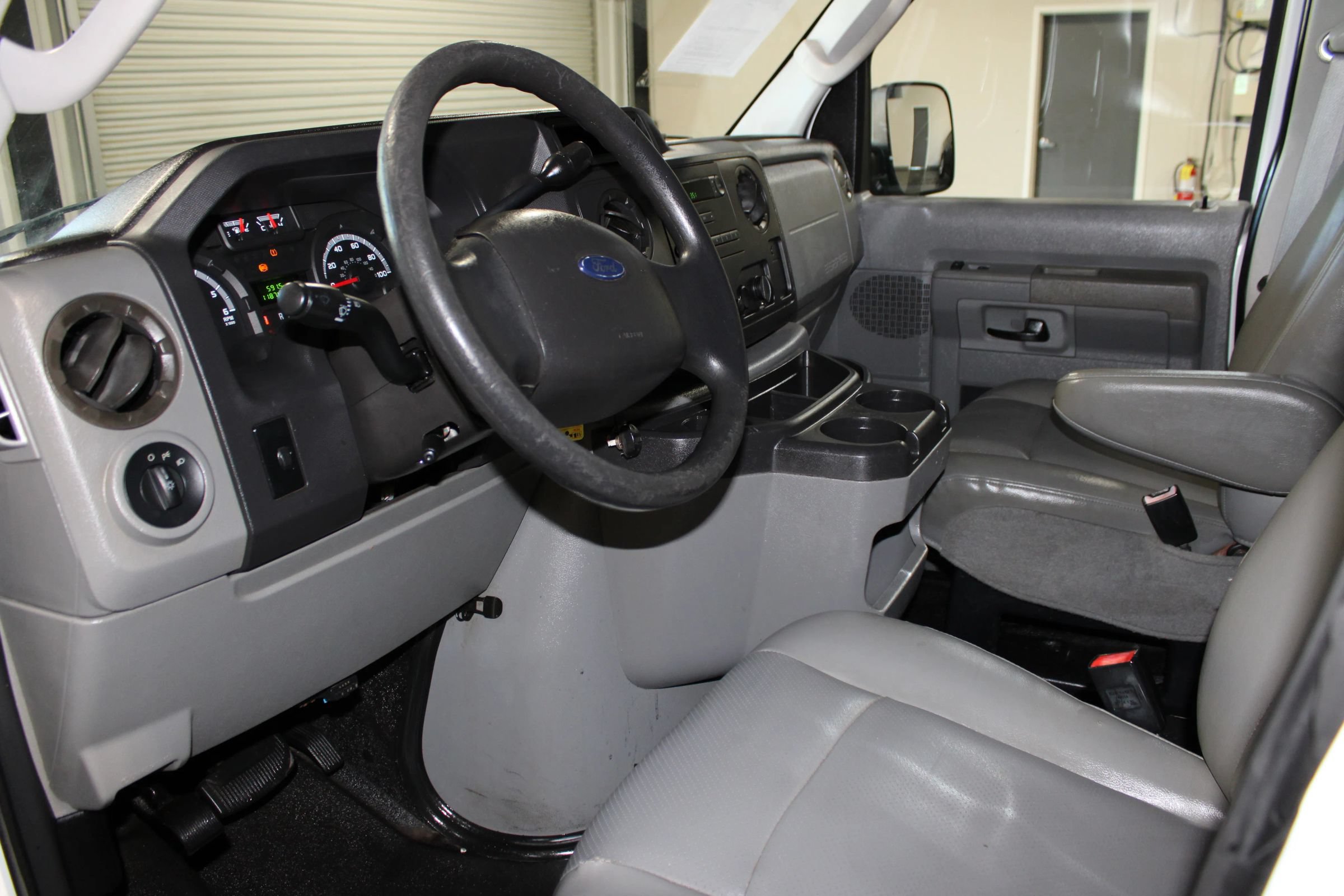 Used 2009 Ford E-350 and Econoline 350 Super Duty RWD image 14