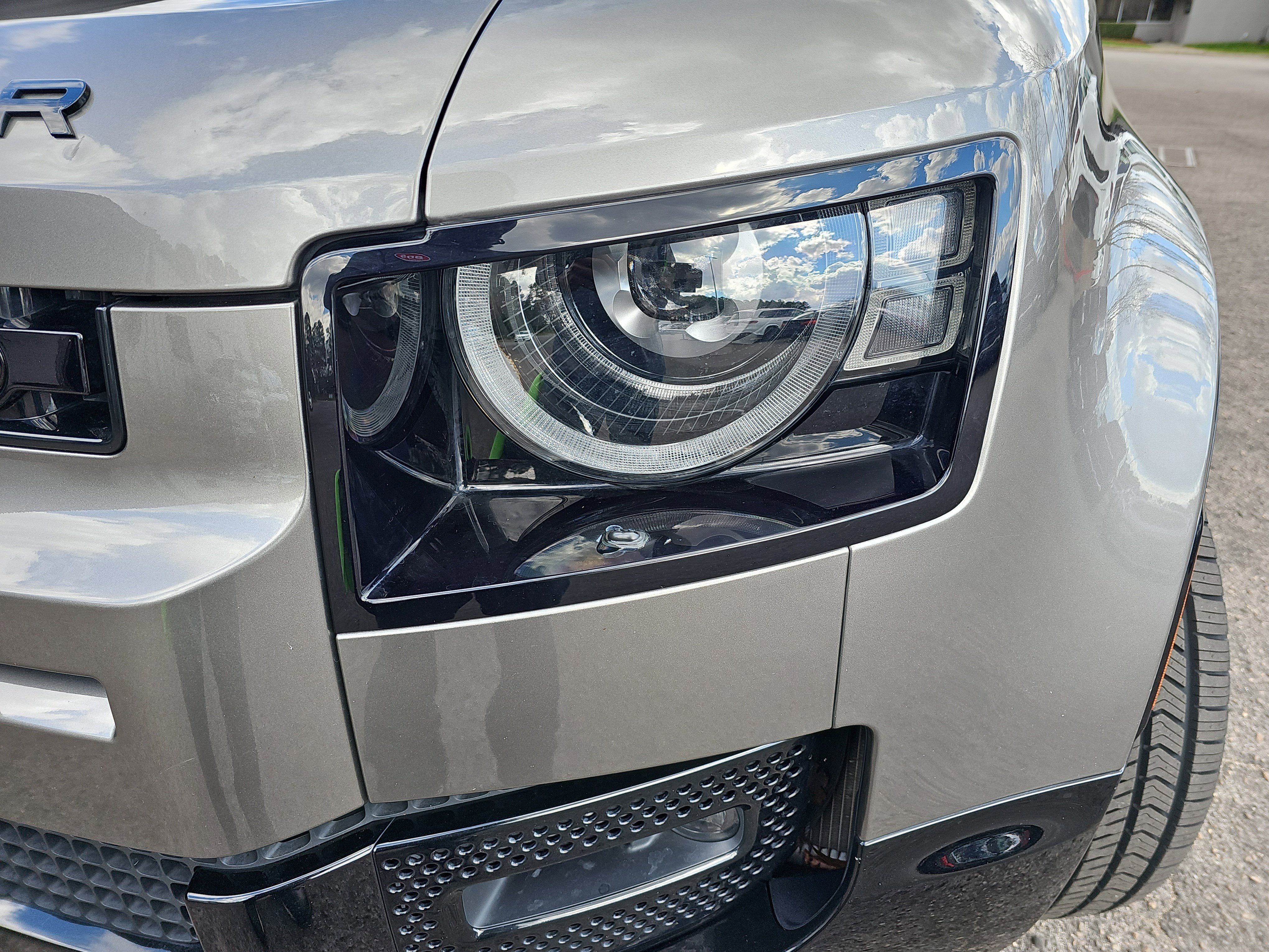 Used 2024 Land Rover Defender 110 X-Dynamic SE image 33