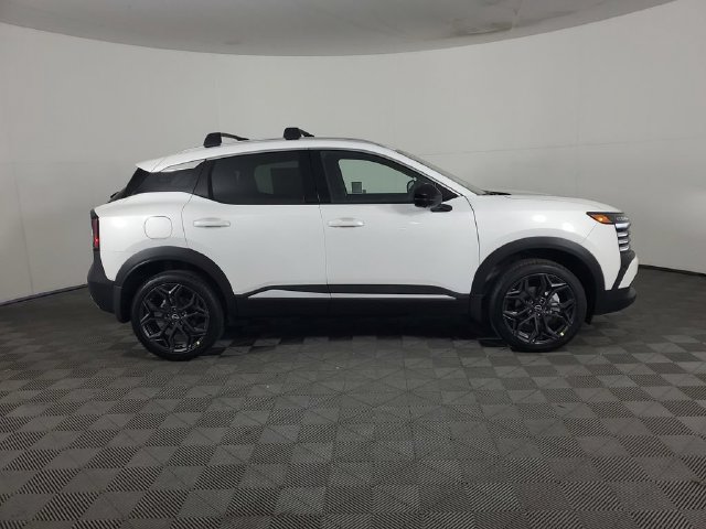 New 2026 Nissan Kicks SR w/ Illumination Package FWD image 3