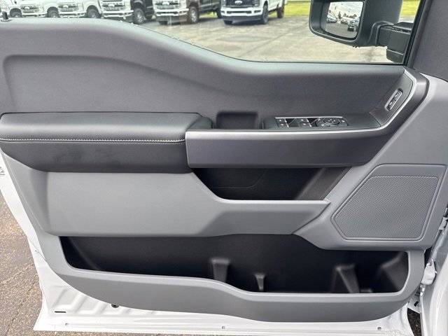 New 2026 Ford F350 XLT w/ Snow Plow/Camper Package image 13