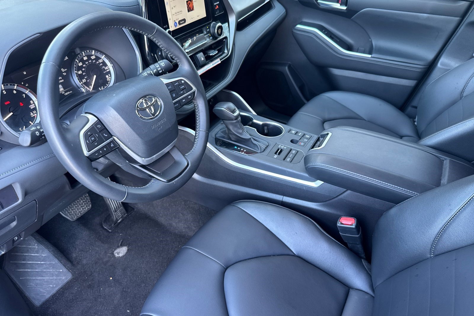 Used 2026 Toyota Highlander XLE AWD/4WD image 4