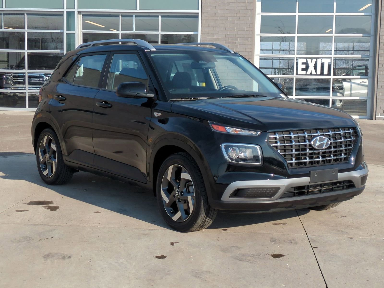 Used 2023 Hyundai Venue SEL image 10