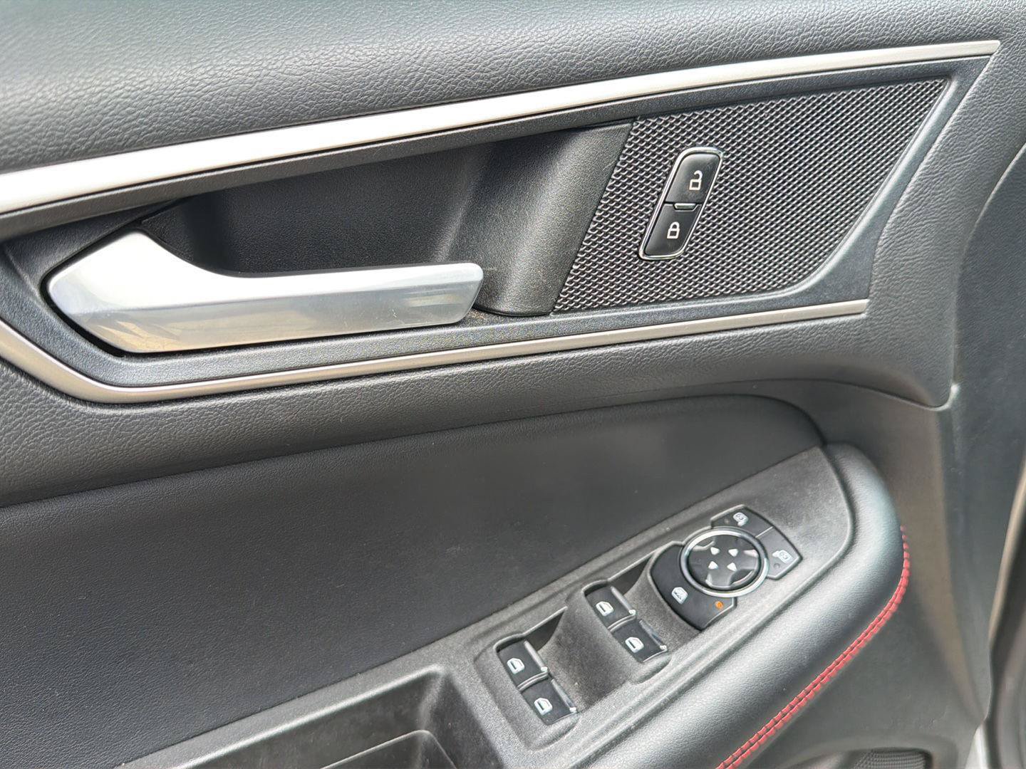 Used 2023 Ford Edge ST-Line AWD/4WD image 12