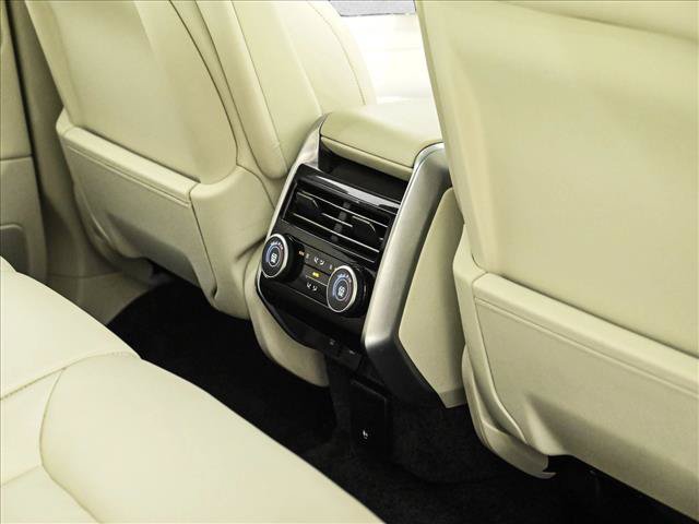 Used 2025 Land Rover Range Rover SE AWD/4WD image 18