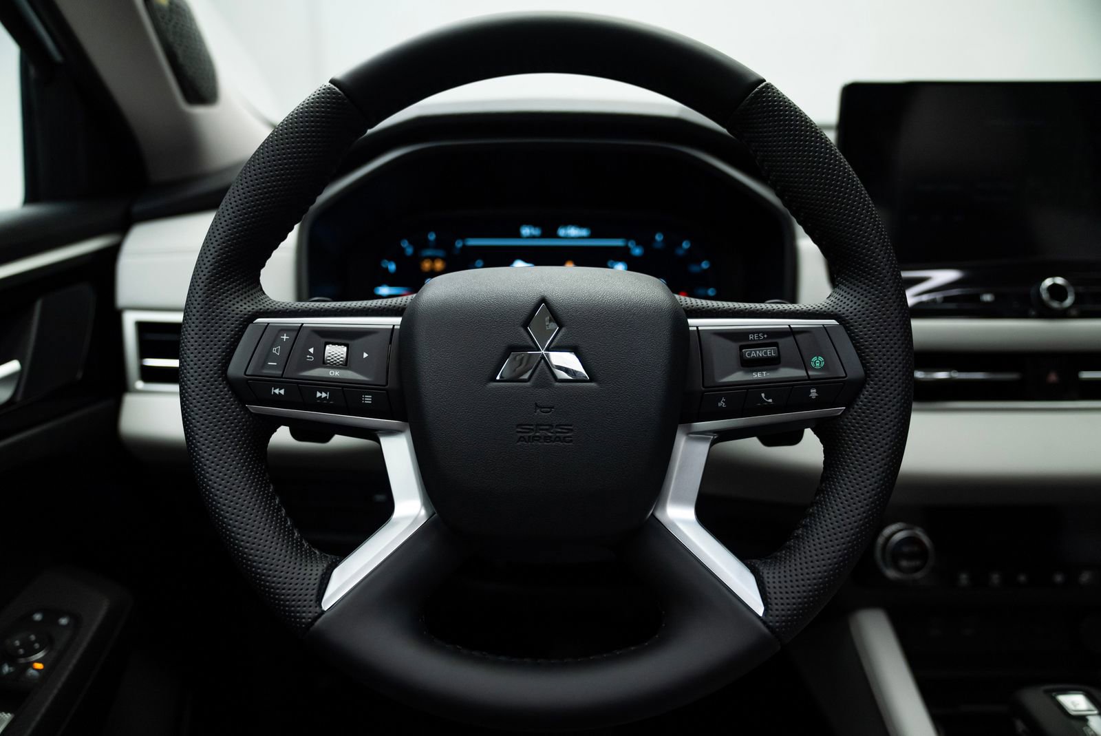 Used 2025 Mitsubishi Outlander SE image 19