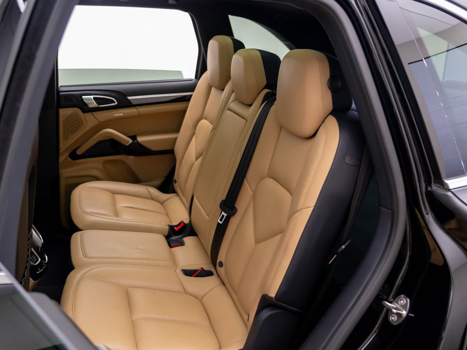 Used 2016 Porsche Cayenne S AWD/4WD image 18