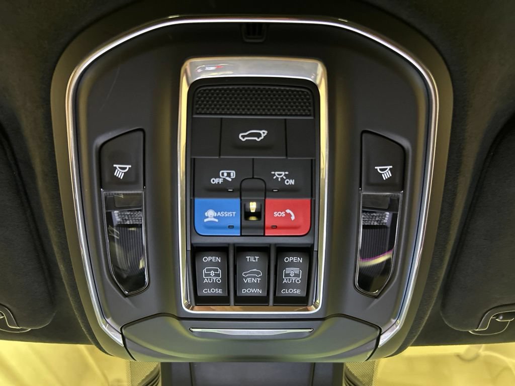 Used 2024 Jeep Wagoneer Launch Edition AWD/4WD image 23