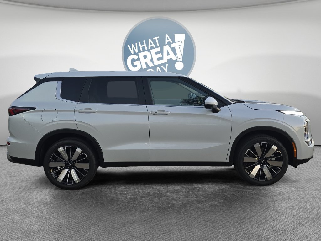 New 2026 Mitsubishi Outlander SE AWD/4WD image 2