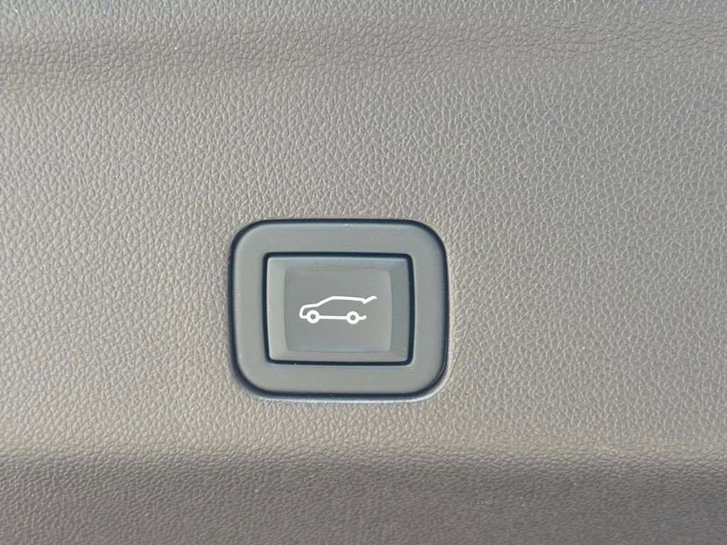 Used 2024 Chevrolet Tahoe Z71 w/ Luxury Package image 54