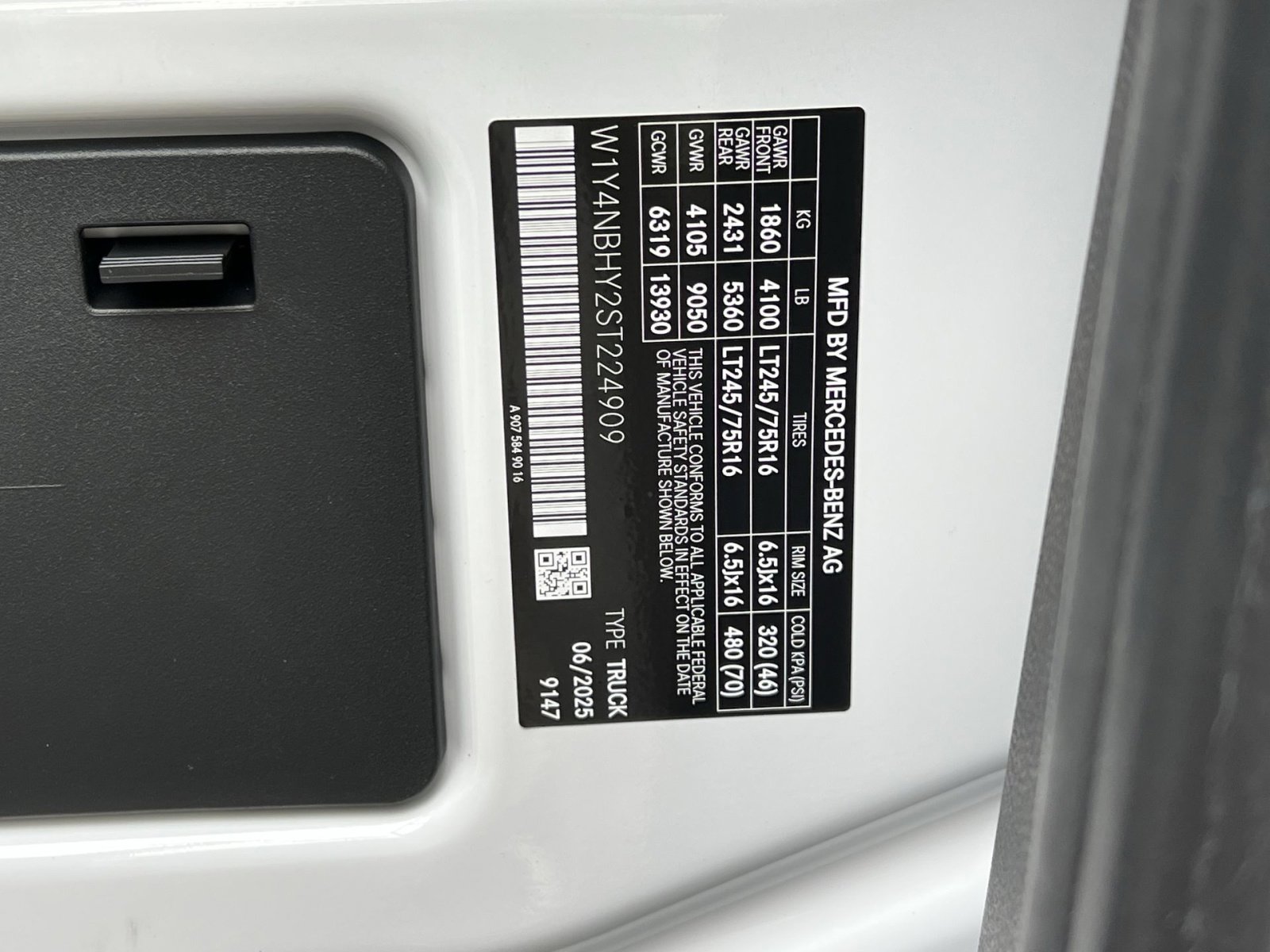 New 2025 Mercedes-Benz Sprinter 2500 image 35