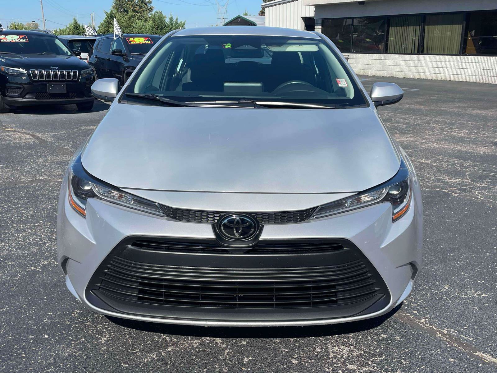 Used 2024 Toyota Corolla LE FWD image 2