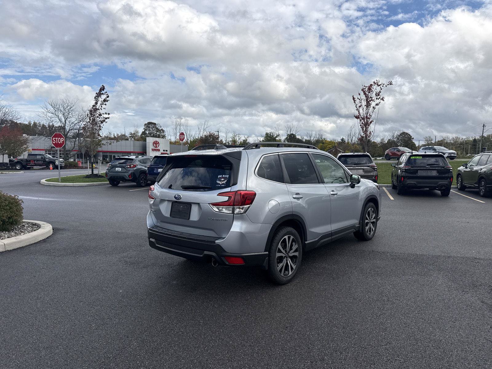 Used 2024 Subaru Forester Limited AWD/4WD image 8