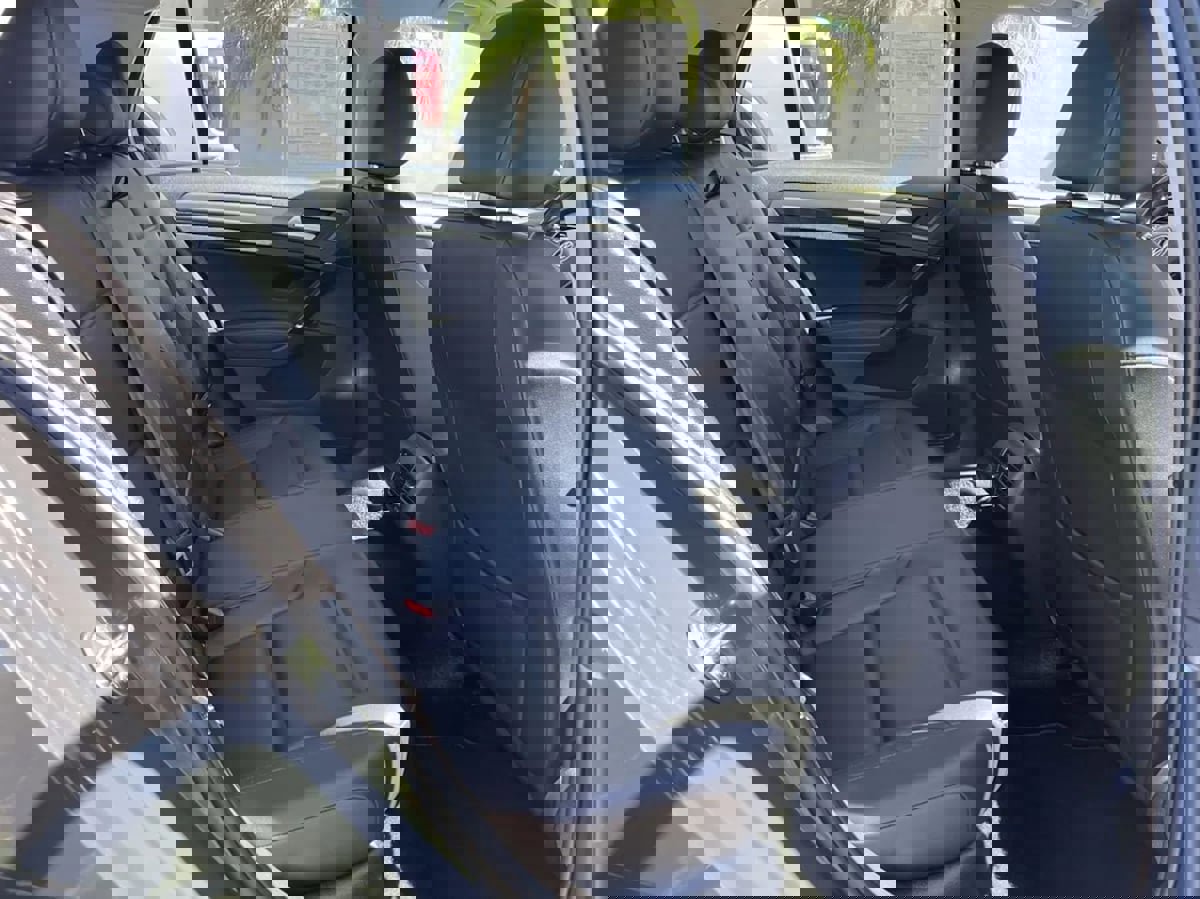 Used 2019 Volkswagen e-Golf SEL Premium image 25