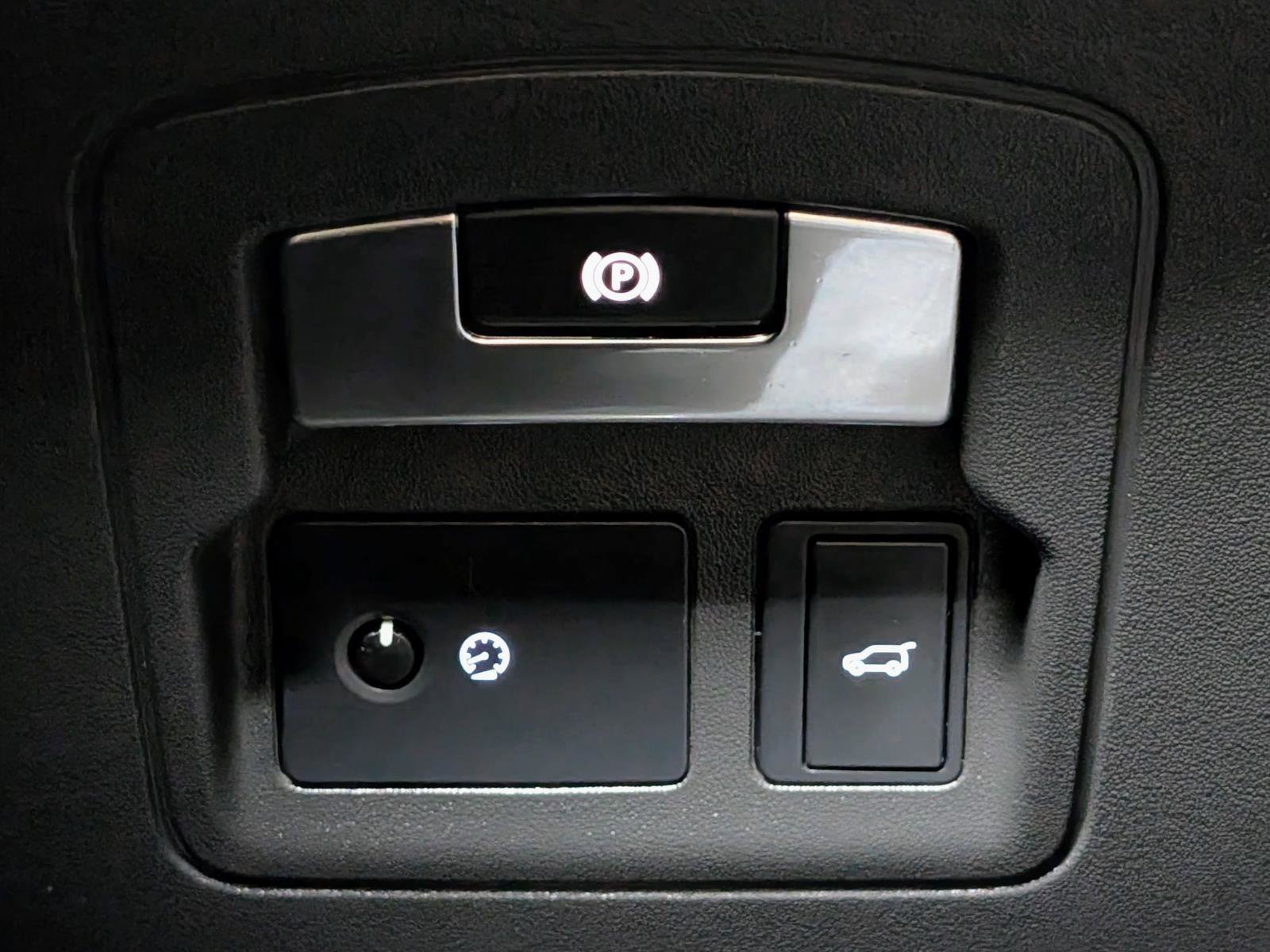 Used 2018 Land Rover Range Rover Velar S image 29