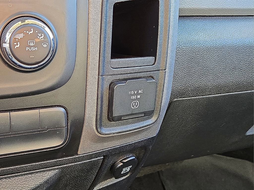 Used 2014 RAM 1500 4x4 Crew Cab w/ Exterior Appearance Group image 28