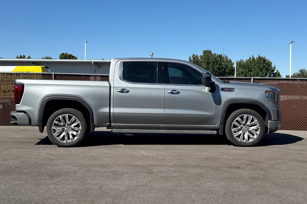Used 2025 GMC Sierra 1500 Denali AWD/4WD image 3