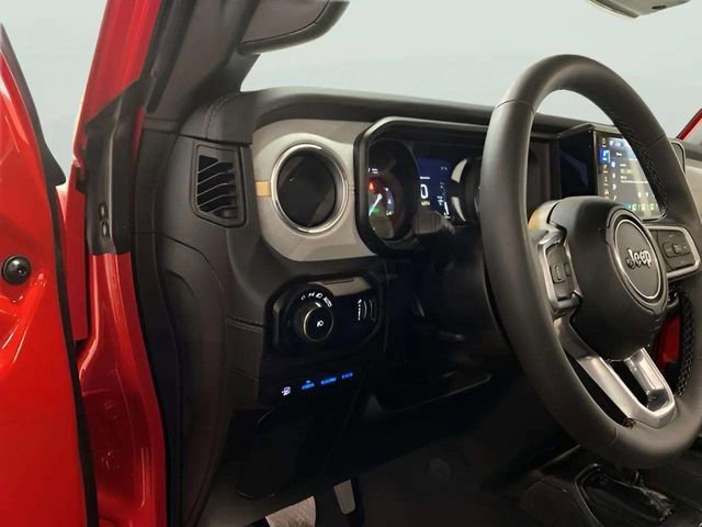 Used 2025 Jeep Wrangler Unlimited Sahara w/ Safety Group image 15